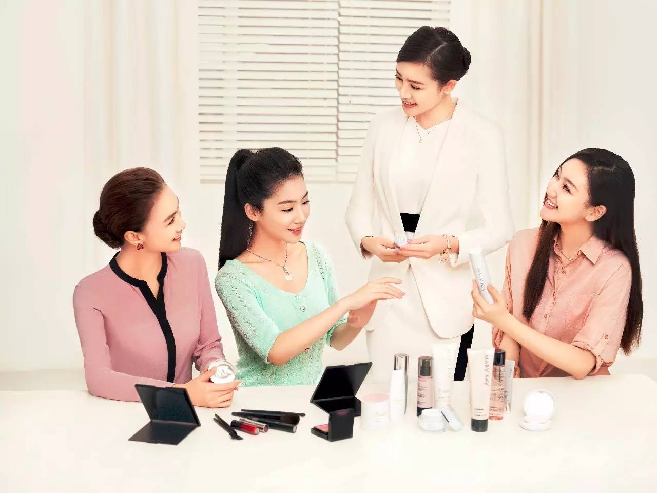 350萬(wàn)美容顧問(wèn)如何通過(guò)個(gè)性化服務(wù)與產(chǎn)品試用提升消費(fèi)體驗(yàn)